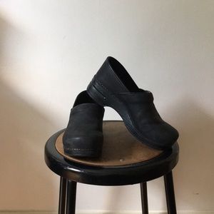 Black oiled Dankso clogs 9.5 NWOT